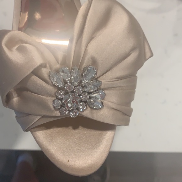 Badgley Mischka dressy satin heel with rhinestones - Picture 3 of 4